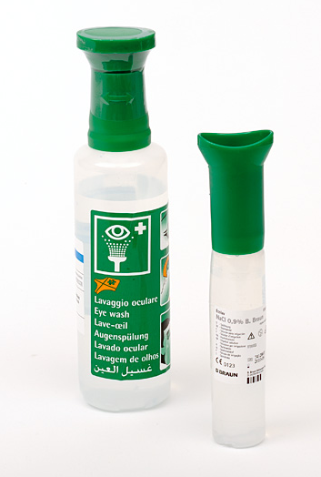 Augenspülflasche mit steriler 0,9% NaCi-Spüllösung